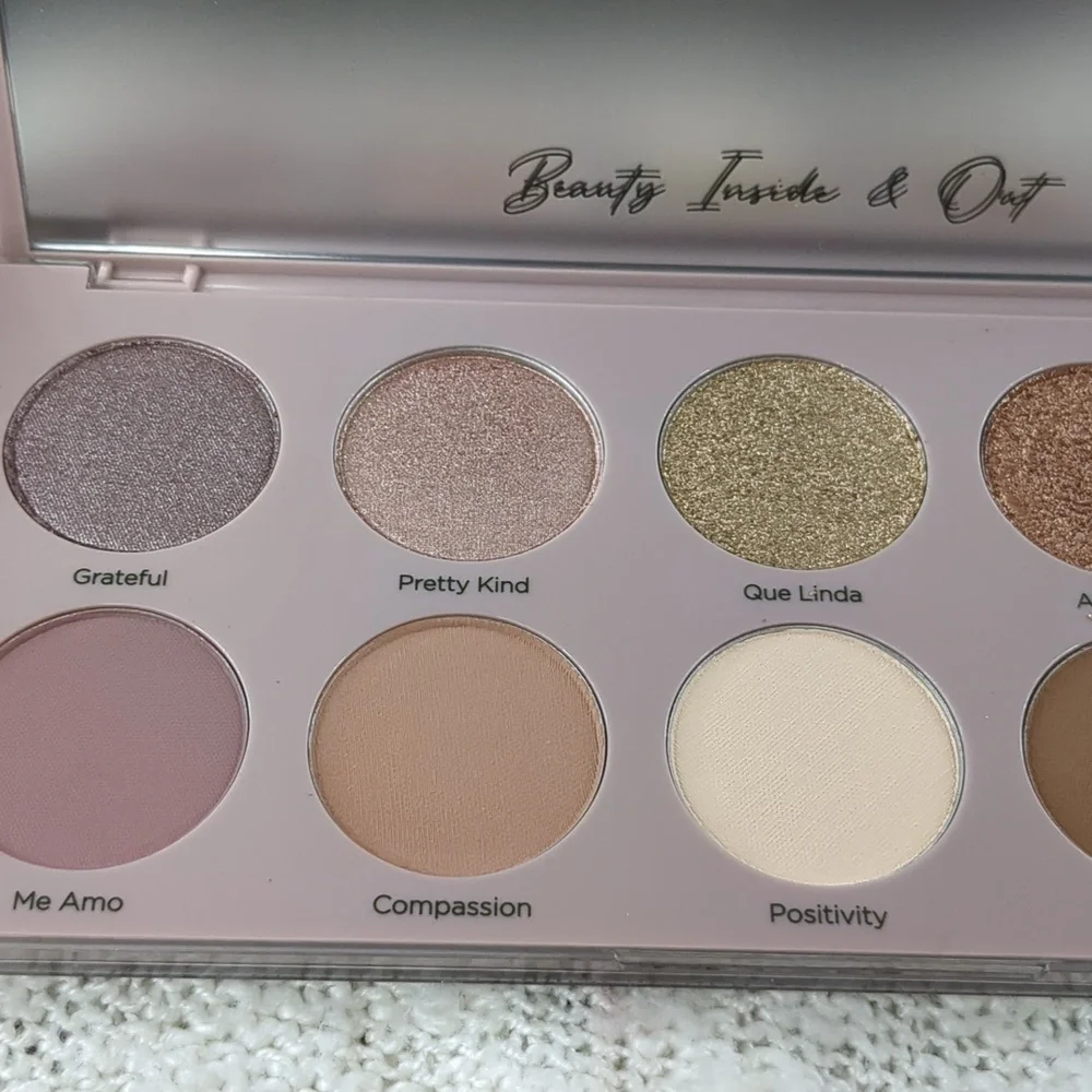 Dominique Cosmetics The Essential Palette, 10x 1.06g/0.04oz